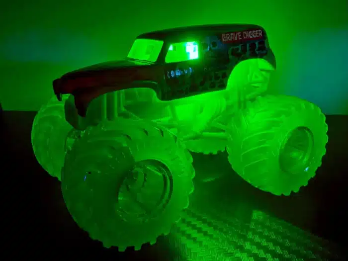 SOUTHBEATS GLOW custom truck photo 8