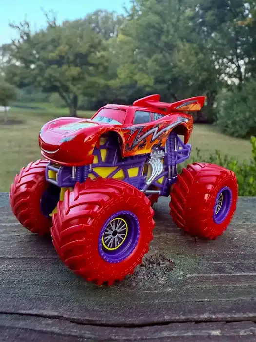 PIXAR CUSTOMS / PIXAR TRAINER TRUCK custom truck photo 5